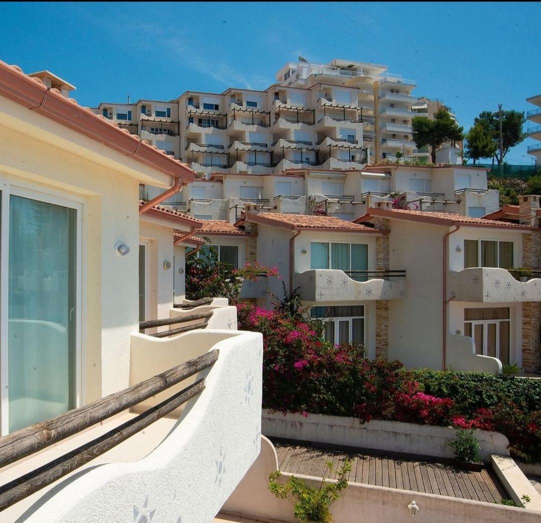 Bougainvill Sunset Villa Sarandë エクステリア 写真