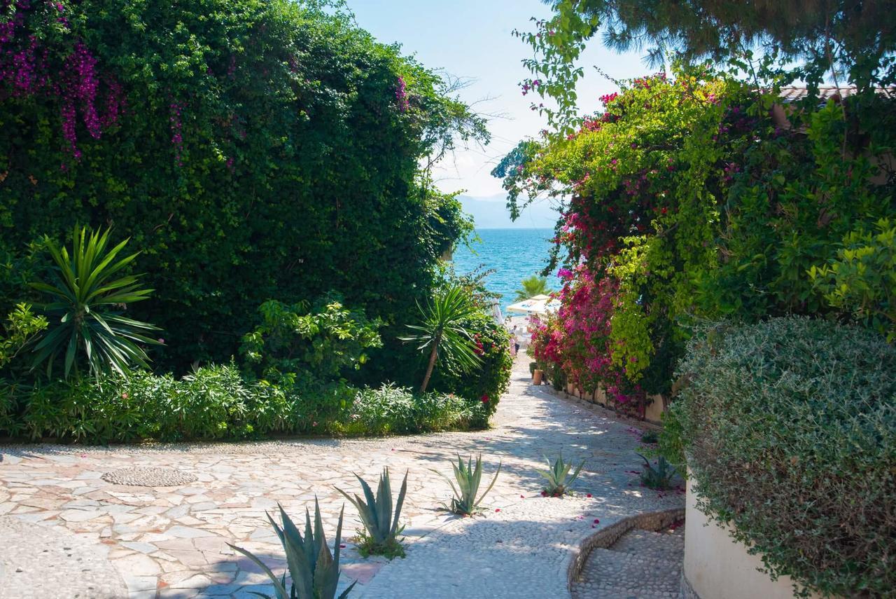 Bougainvill Sunset Villa Sarandë エクステリア 写真